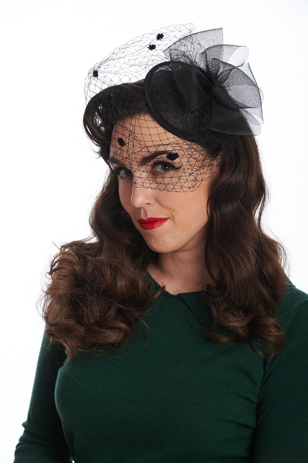 RIVIERA ROUND SINAMAY AND MESH FASCINATOR