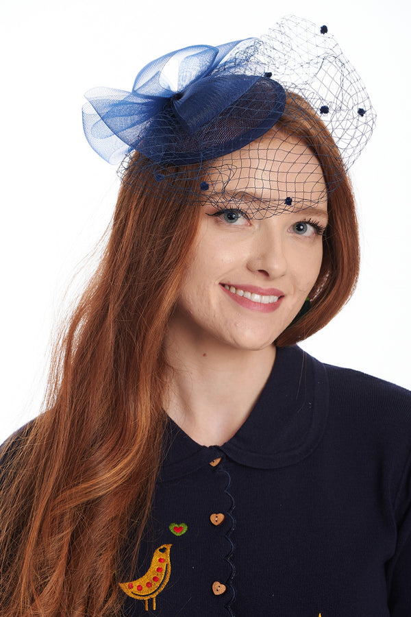 RIVIERA ROUND SINAMAY AND MESH FASCINATOR