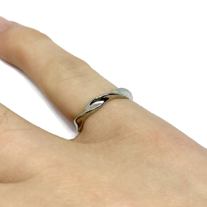 Twirling Adjustable Band Ring-1