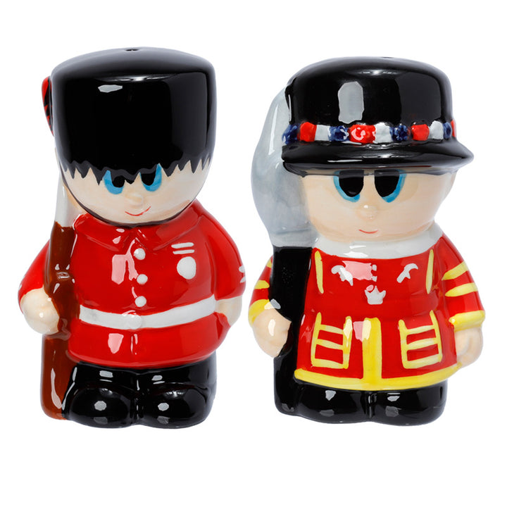 Novelty Beefeater and Guardsman Salt and Pepper Set LON53-0