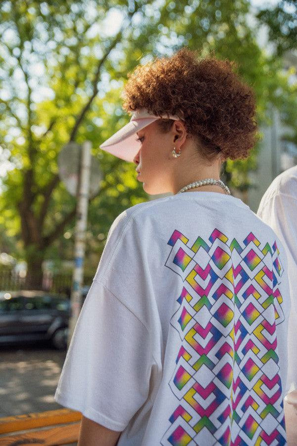 Tshirt in White with Diamond Geometric Logo Print by Dreambutdonotsleep